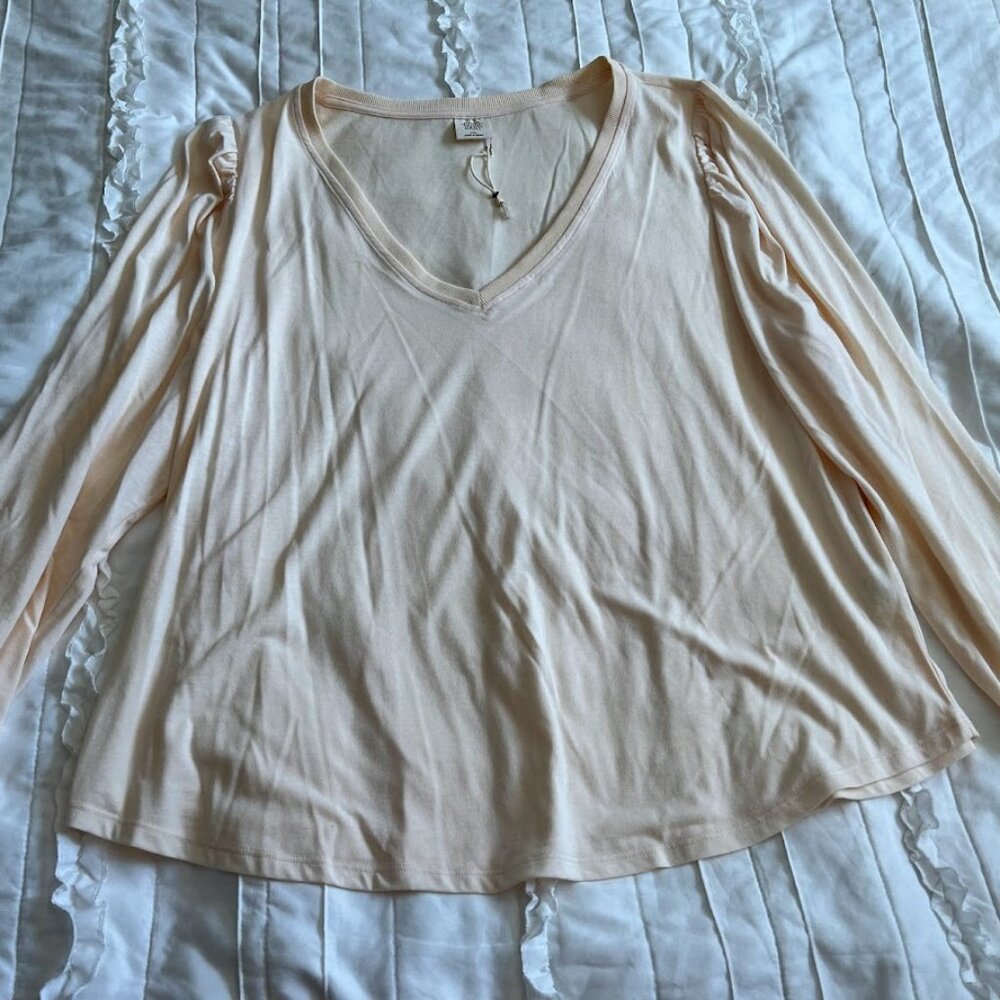 NWOT Good Hart Womans Ivory Long Sleeve T-Shirt XXL